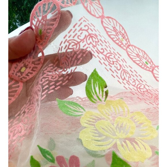 Vintage 1950s table runner, pink scalloped flocked fabric, MCM table decor - Picture 8 of 10